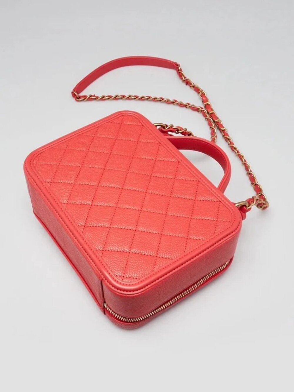Chanel Red Quilted Caviar Leather Filigree Vanity Case Bag - Picture 3 of 12